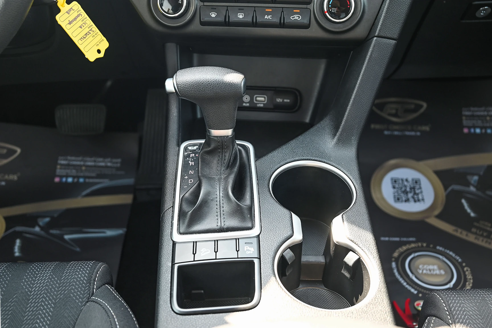 Used 2018 KIA Sportage LX Blue – Center Console & Gear Shifter at First Choice Cars Sharjah