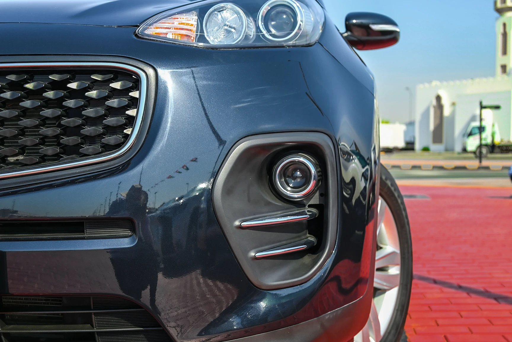 Used 2018 KIA Sportage LX Blue – Headlight Close-up at First Choice Cars Sharjah