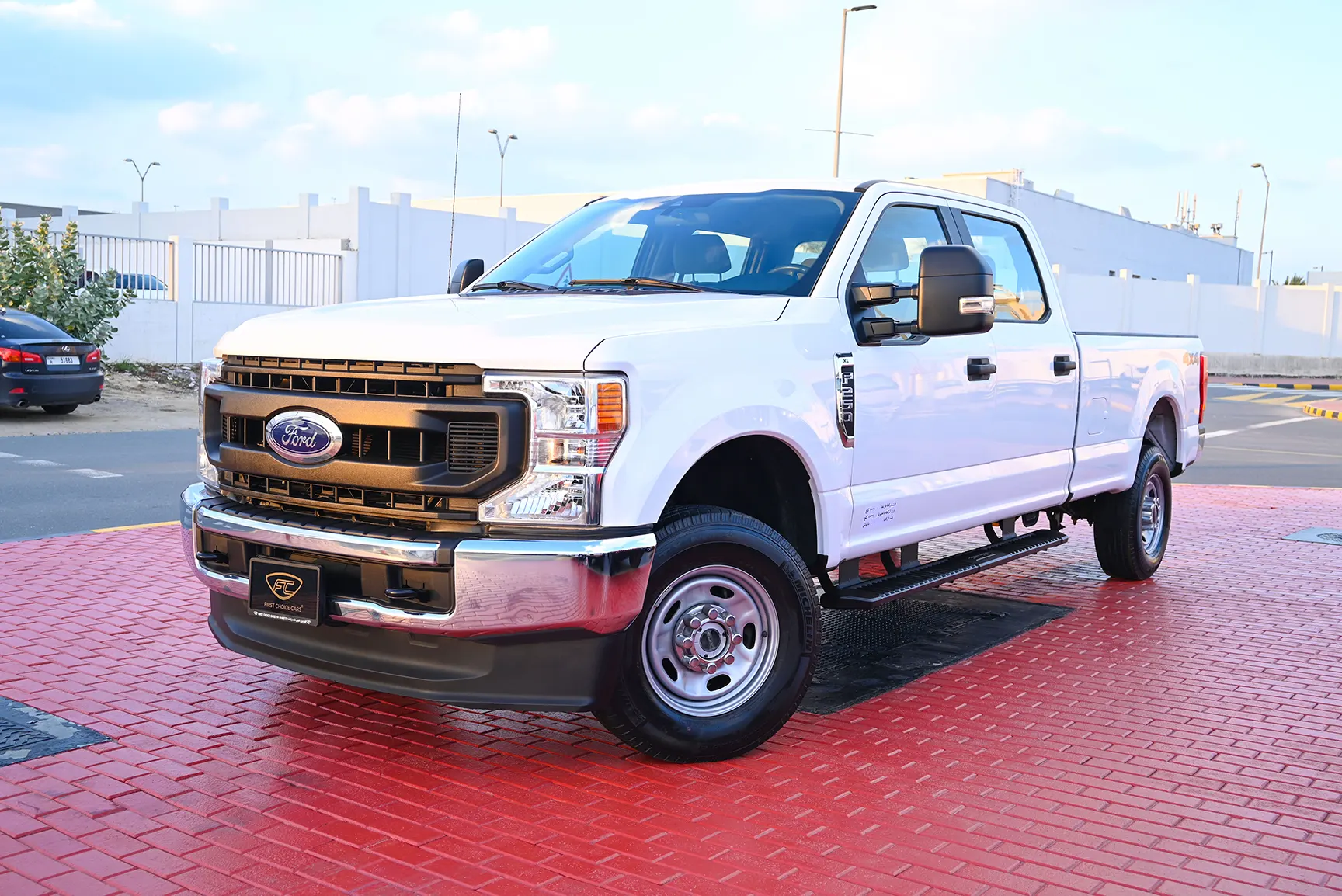 Used 2020 Ford F-Series Pickup F-250 XL in White – Left Front Diagonal (45°) View for Sale at First Choice Cars Dubai Sharjah