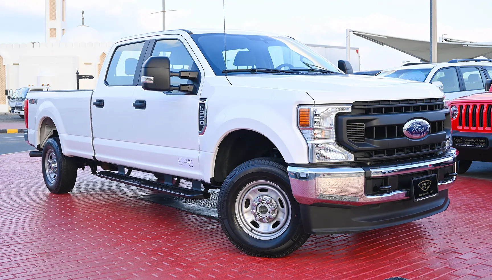 Used 2020 Ford F-Series Pickup F-250 XL in White – Right Front Diagonal (45°) View for Sale at First Choice Cars Dubai Sharjah
