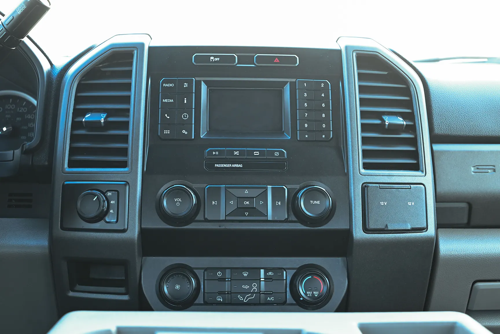 Used 2020 Ford F-Series Pickup F-250 - XL White – Infotainment / Touchscreen System at First Choice Cars Sharjah