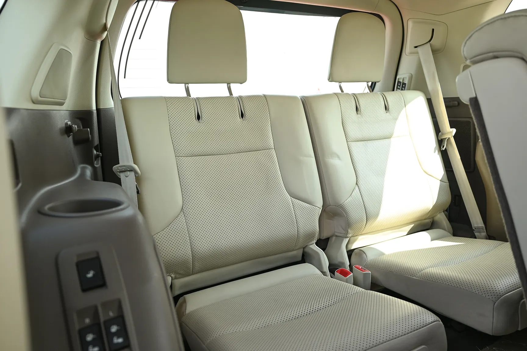 Used 2010 Lexus GX-Series GX 460 Platinum White – Third Row Right Seat View at First Choice Cars Sharjah