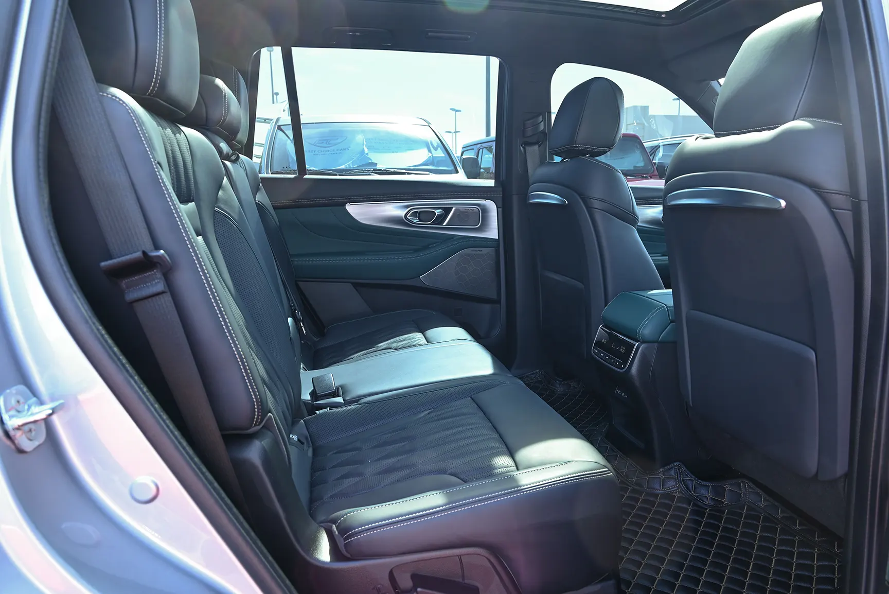 Used 2023 GAC GS8 GX Silver – Rear Passenger Side Cabin View at First Choice Cars Sharjah