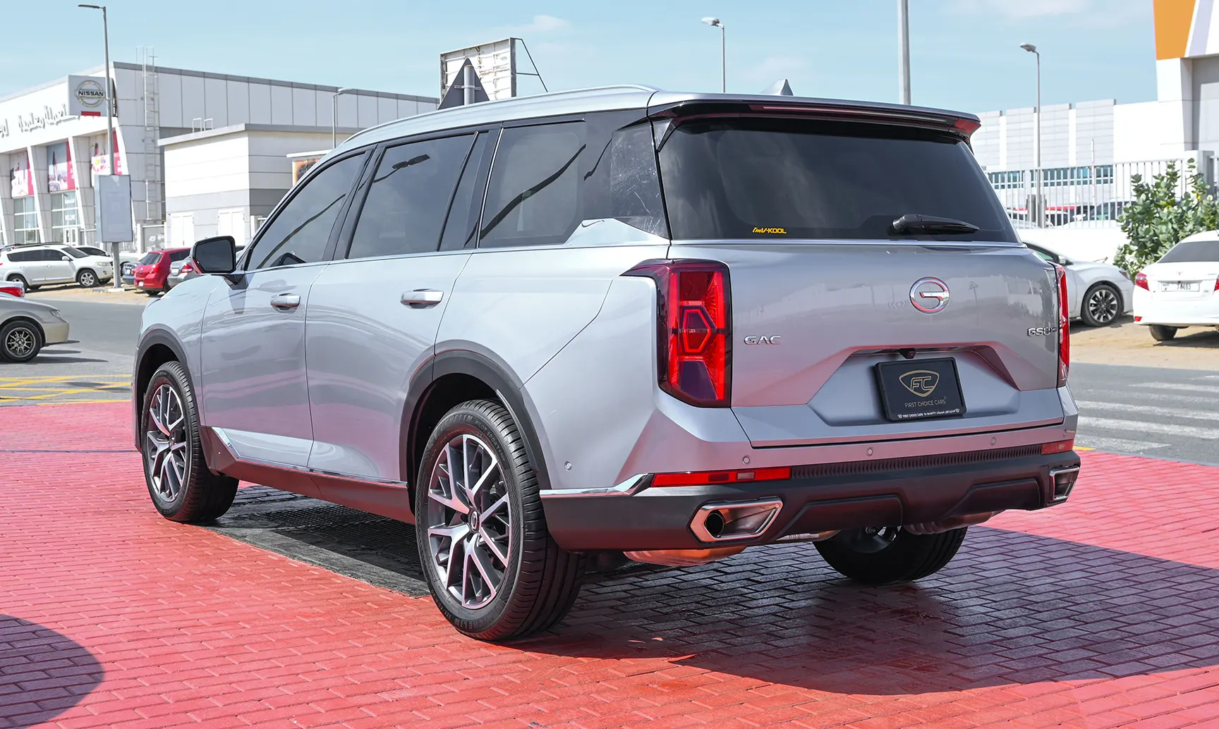 Used 2023 GAC GS8 GX Silver – Left Back Diagonal (45°) View at First Choice Cars Sharjah