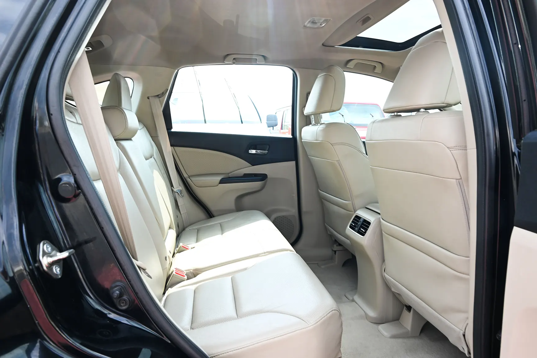 Used 2016 Honda CR-V EXL in Black – Rear Passenger Side Cabin View for Sale at First Choice Cars Dubai Sharjah