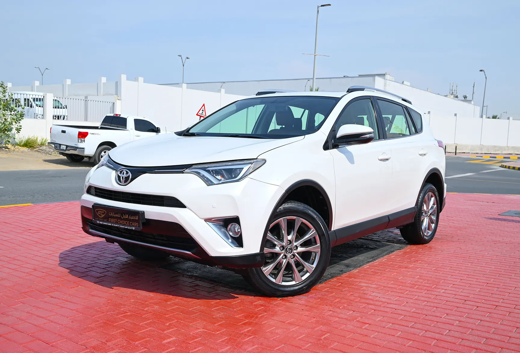 Used 2017 Toyota RAV4 VXR in White – Left Front Diagonal (45°) View for Sale at First Choice Cars Dubai Sharjah