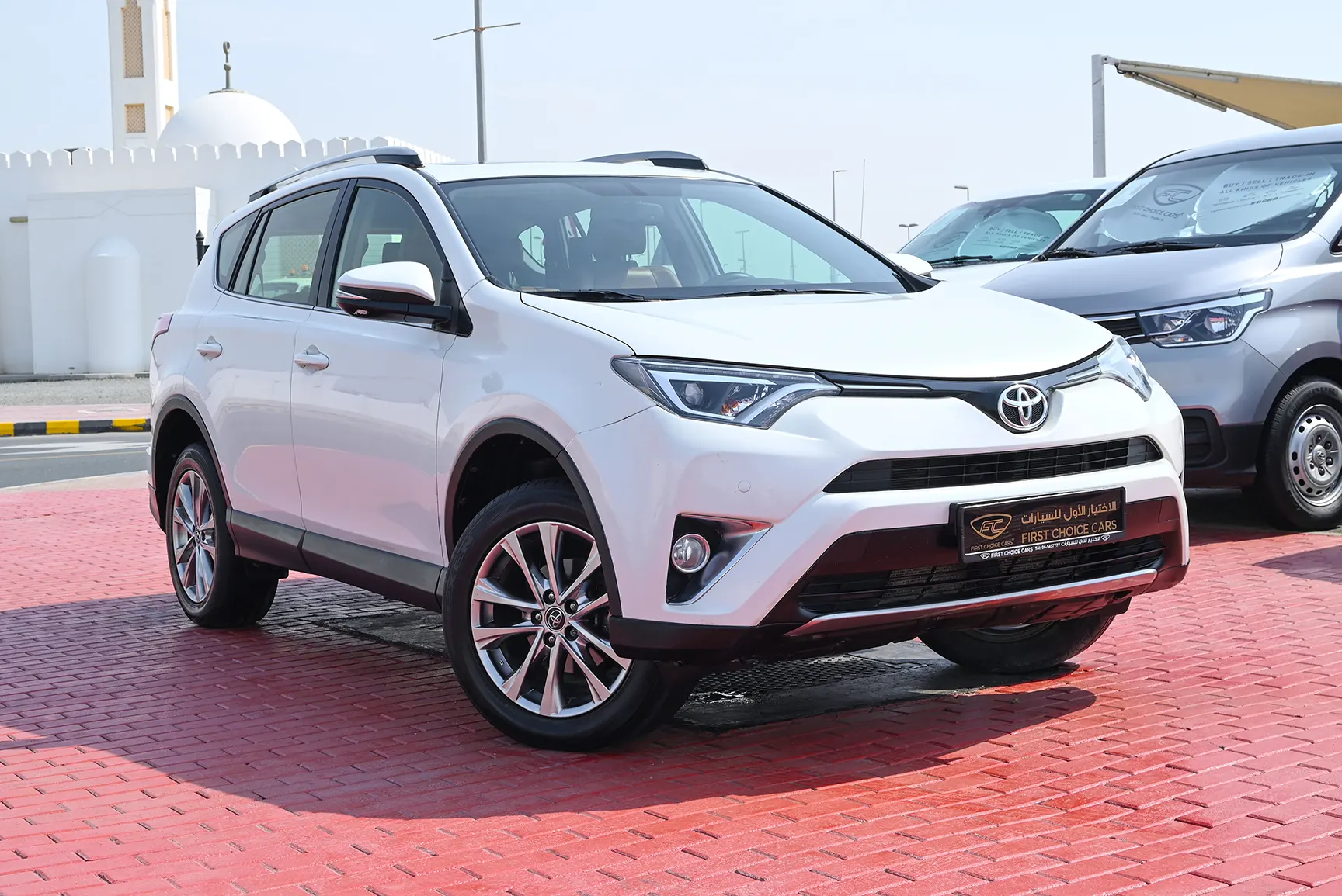 Used 2017 Toyota RAV4 VXR in White – Right Front Diagonal (45°) View for Sale at First Choice Cars Dubai Sharjah