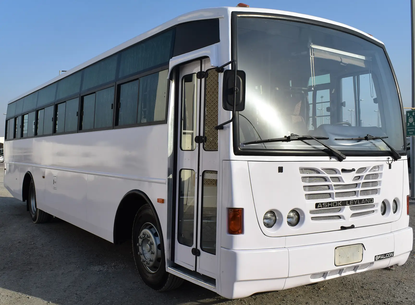 Used 2014 Ashok Leyland Falcon Bus White – Right Front Diagonal (45°) View at First Choice Cars Sharjah