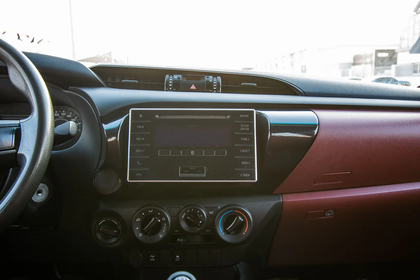 Used 2017 Toyota Hilux DLS Double Cabin White – Infotainment / Touchscreen System at First Choice Cars Sharjah