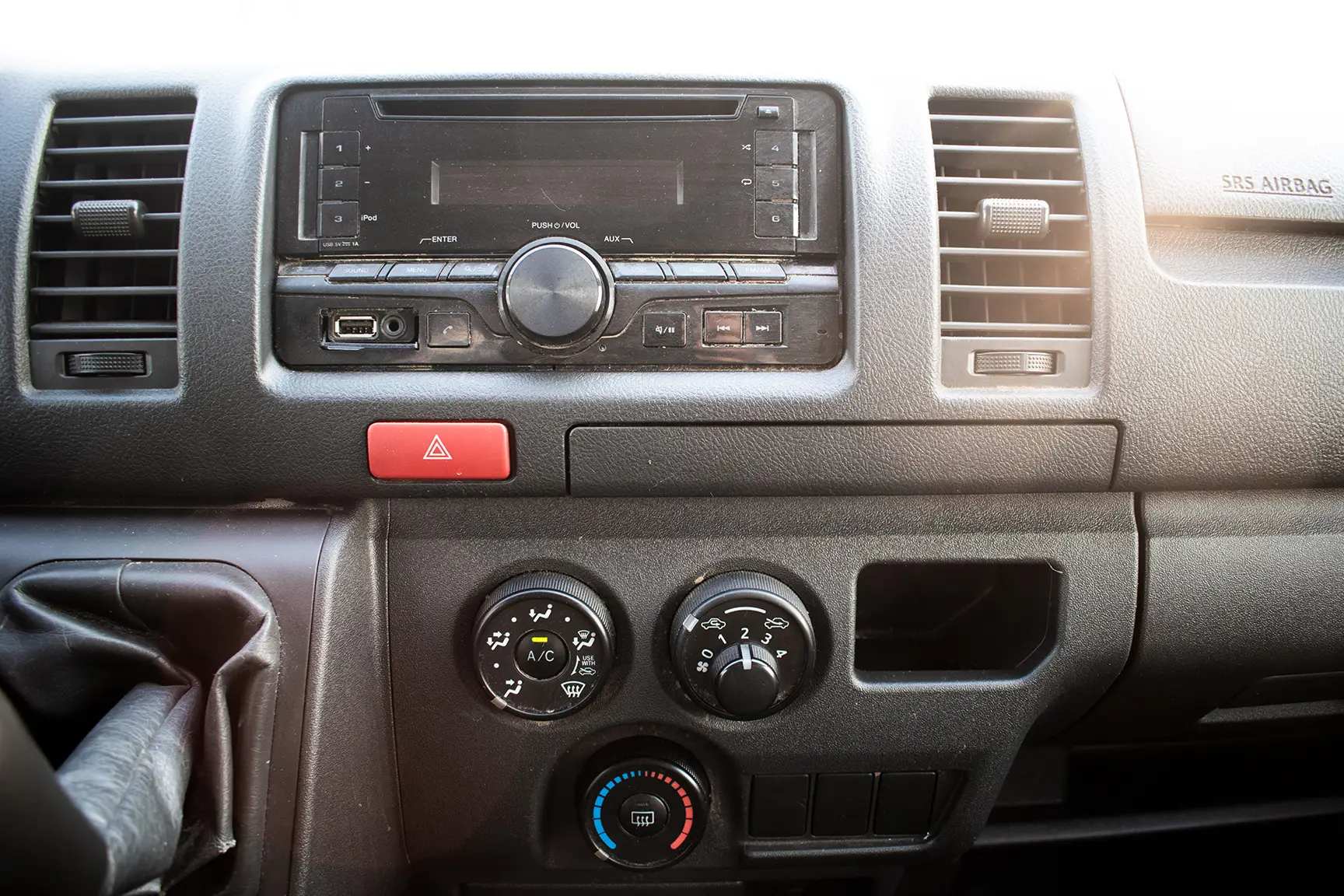 Used 2017 Toyota Hiace GL -Std Roof 6 STR Panel Van White – Infotainment / Touchscreen System at First Choice Cars Sharjah