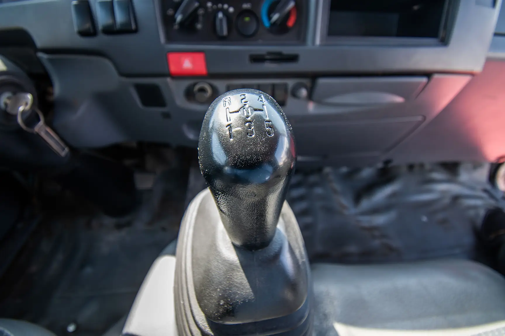 Used 2019 Isuzu NPR Box White – Center Console & Gear Shifter at First Choice Cars Sharjah