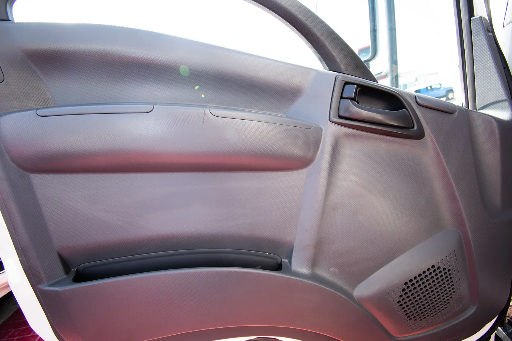 Used 2019 Isuzu NPR Cargo Box in White – Driver Door Panel Full View for Sale at First Choice Cars Dubai Sharjah