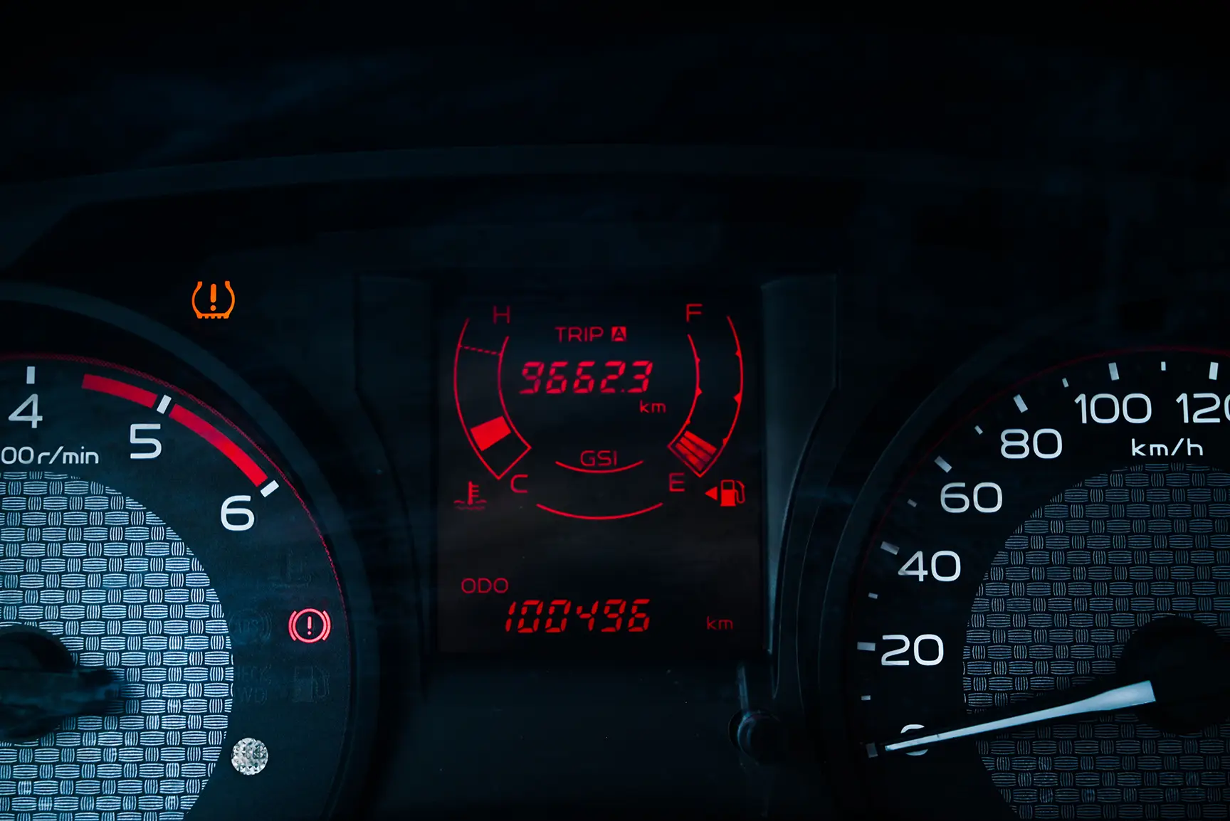 Used 2017 Isuzu D-MAX Flatbed White – Odometer / Mileage Reading View at First Choice Cars Sharjah