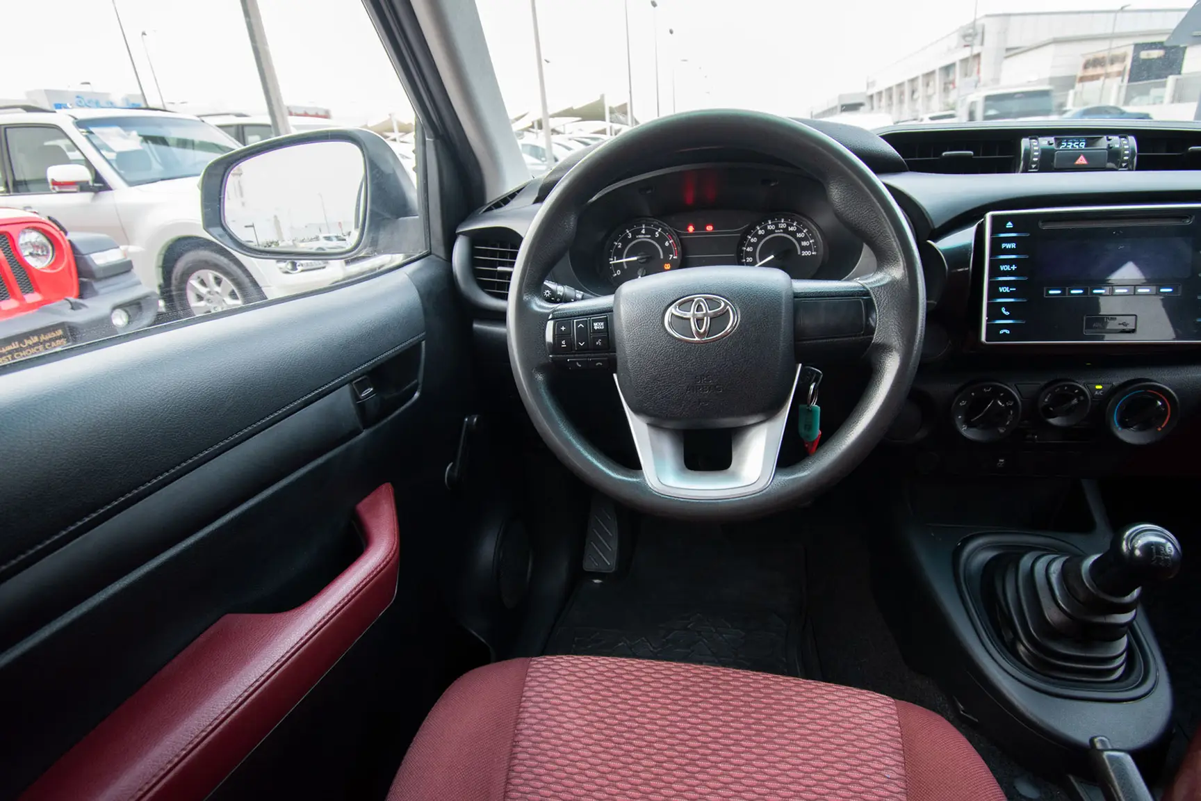 Used 2017 Toyota Hilux GL Double Cabin 2.7L 4x2 (petrol) White – Steering Wheel & Instrument Cluster at First Choice Cars Sharjah