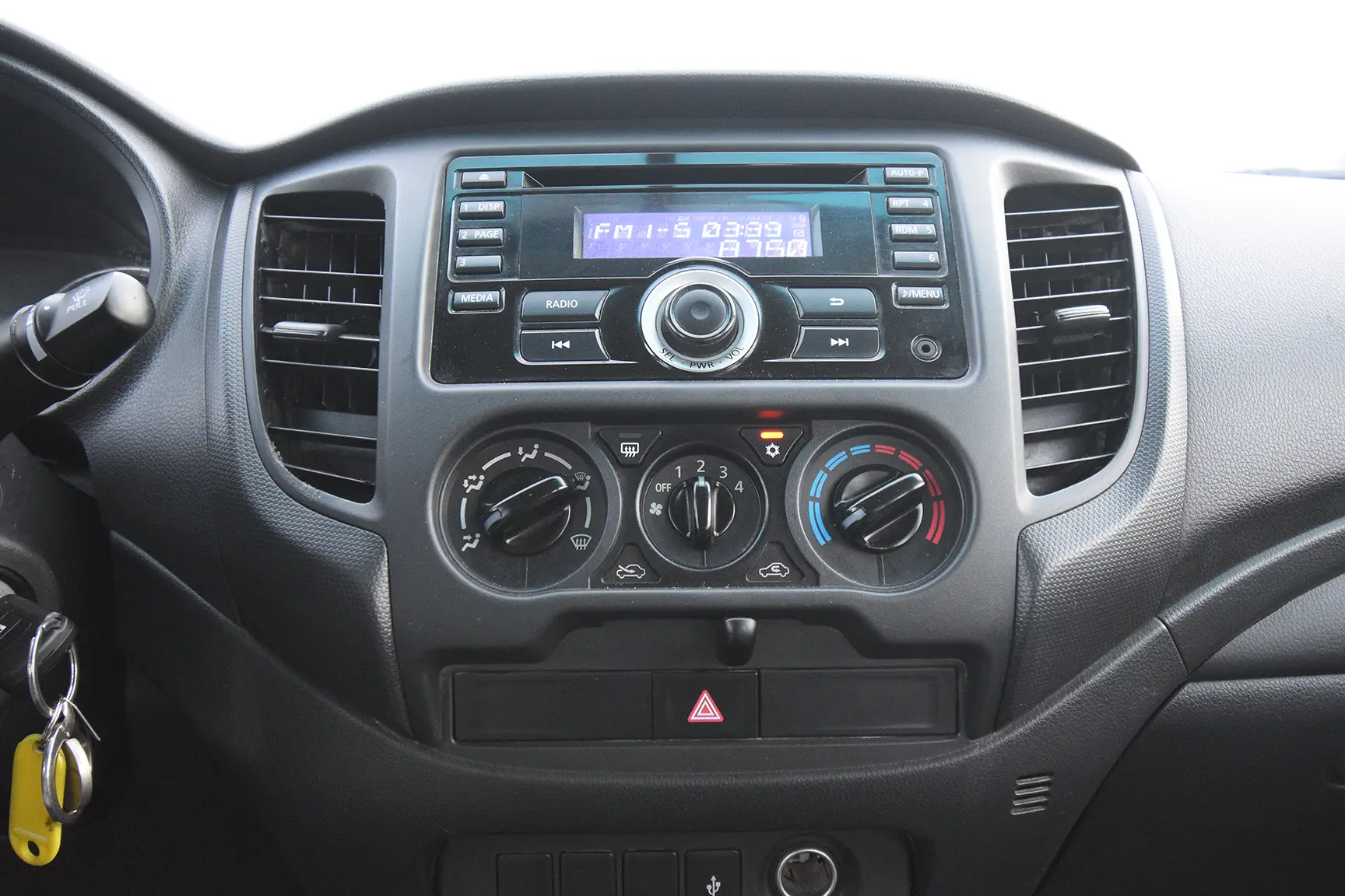 Used 2020 Mitsubishi L200 Double Cab GL White – Infotainment / Touchscreen System at First Choice Cars Sharjah