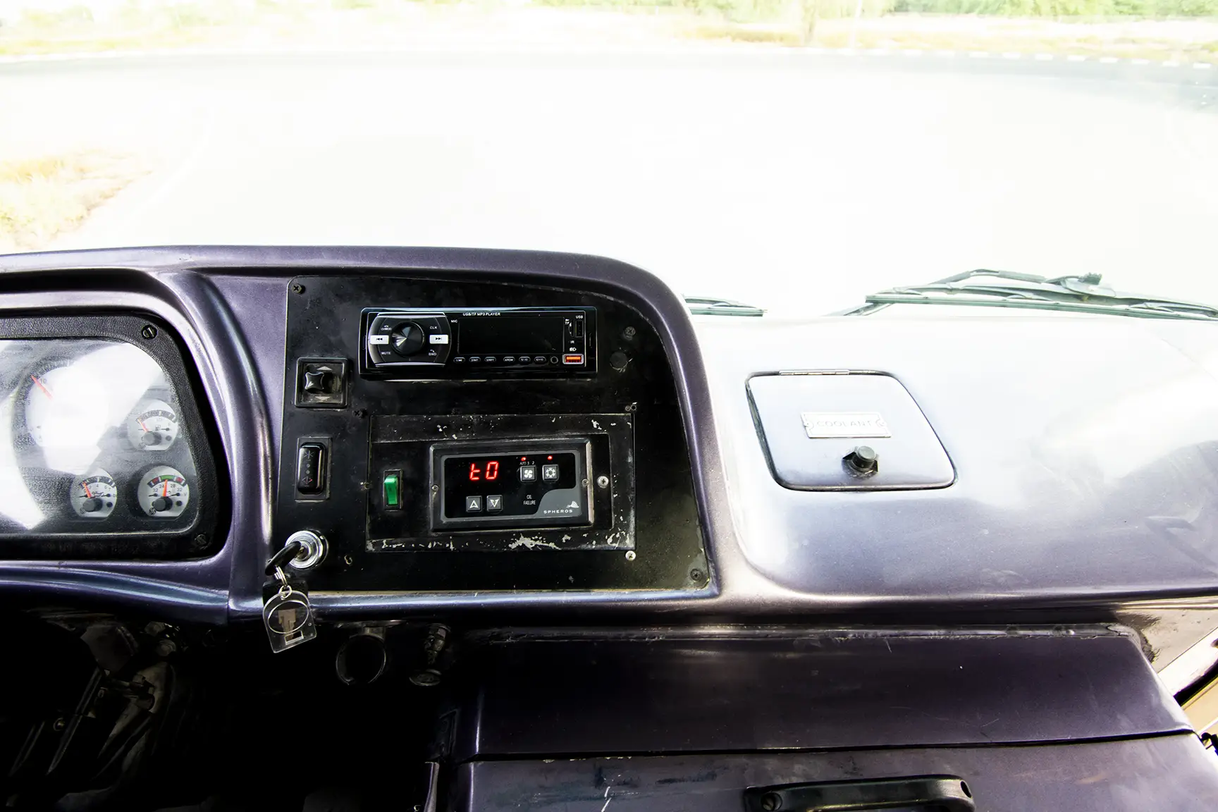 Used 2016 Ashok Leyland Falcon Bus in White – Infotainment / Touchscreen System