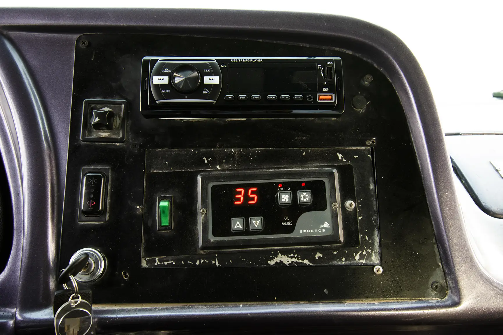 Used 2016 Ashok Leyland Falcon Bus 51-Seater White – Infotainment / Touchscreen System at First Choice Cars Sharjah