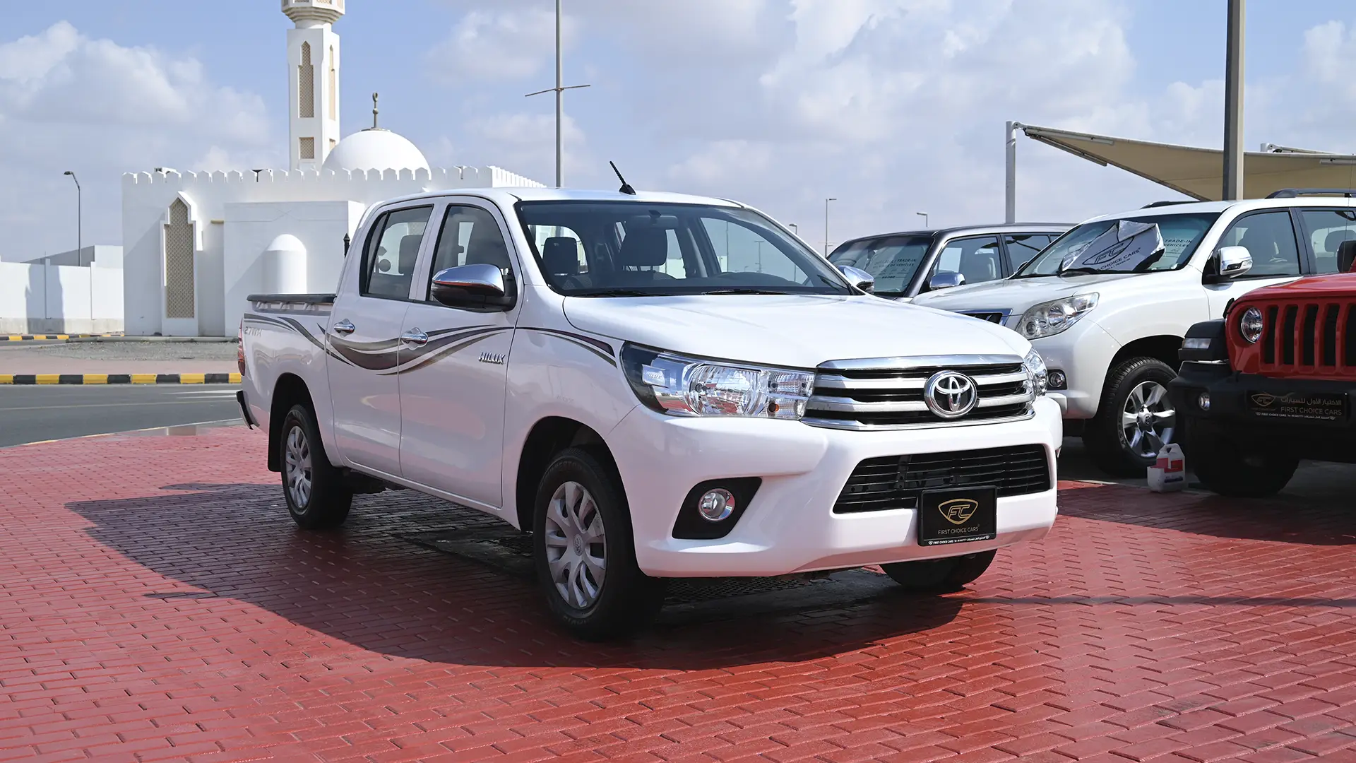 Used 2019 Toyota Hilux GL Double Cabin in White – Right Front Diagonal (45°) View for Sale at First Choice Cars Dubai Sharjah