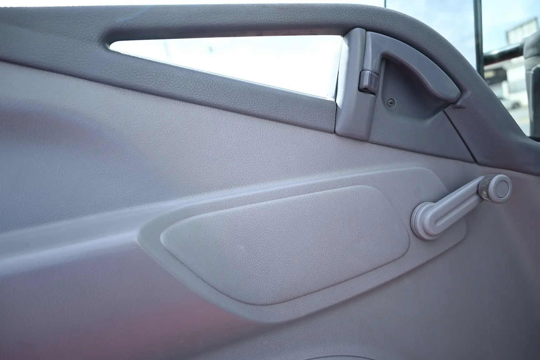 Used 2016 Mitsubishi Canter Cargo Box in White – Driver Door Panel Full View for Sale at First Choice Cars Dubai Sharjah