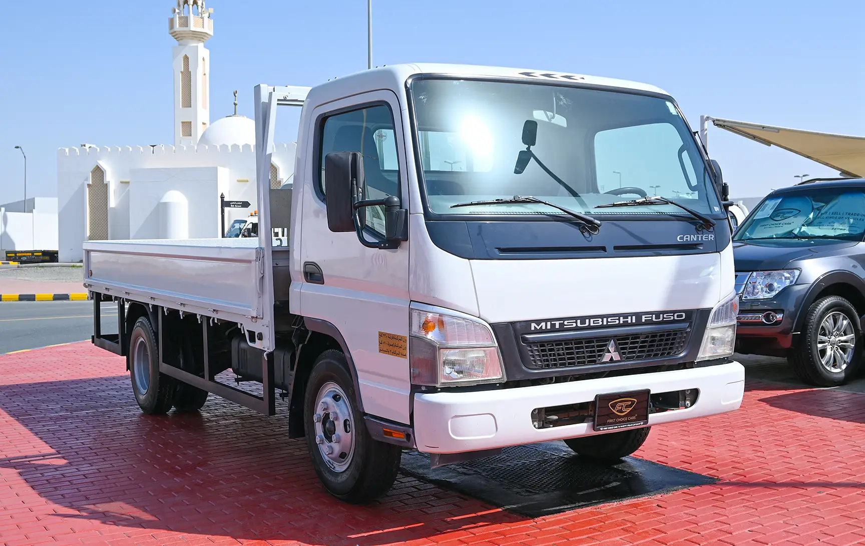 Used 2016 Mitsubishi Canter Cargo Body in White – Right Front Diagonal (45°) View for Sale at First Choice Cars Dubai Sharjah