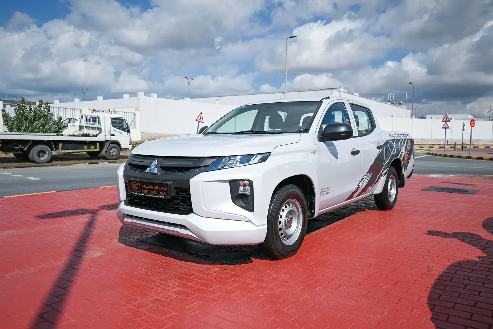 Used 2020 Mitsubishi L200 GL Double Cabin White – Left Front Diagonal (45°) View at First Choice Cars Sharjah