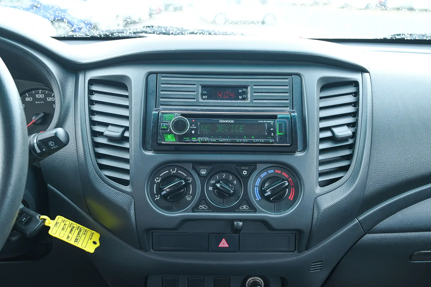 Used 2020 Mitsubishi L200 GL Double Cabin White – Infotainment / Touchscreen System at First Choice Cars Sharjah