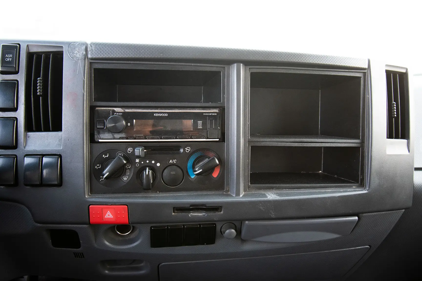 Used 2020 Isuzu NPR Shutter Body White – Infotainment / Touchscreen System at First Choice Cars Sharjah