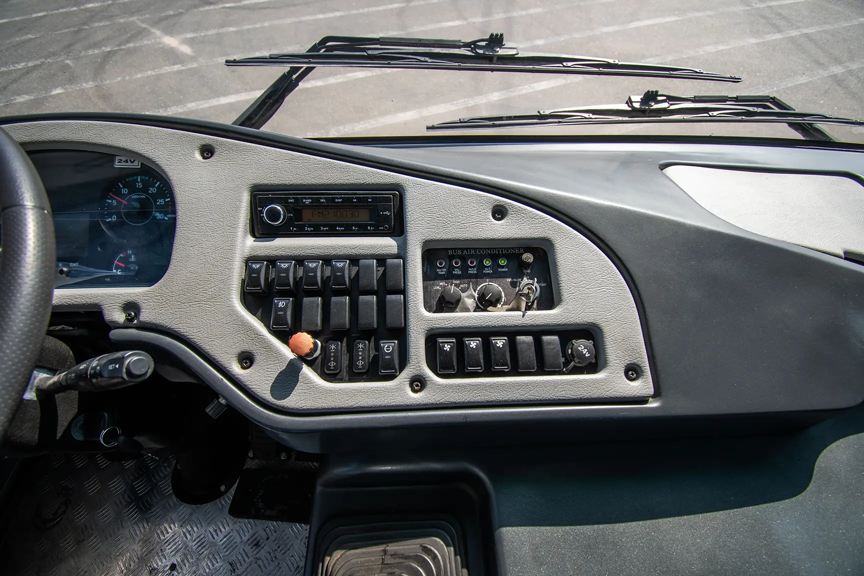 Used 2019 Eicher Skyline Bus 58-Seater White – Infotainment / Touchscreen System at First Choice Cars Sharjah