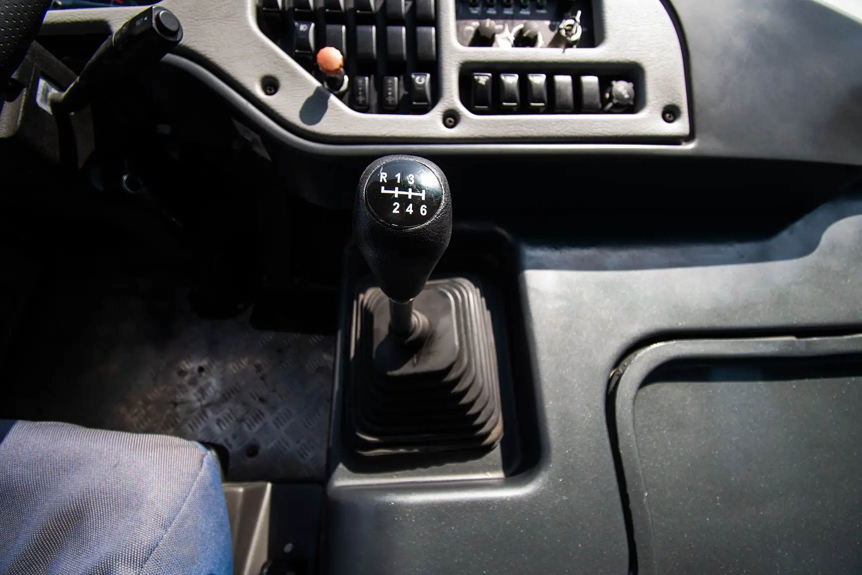 Used 2019 Eicher Skyline Bus 58-Seater White – Center Console & Gear Shifter at First Choice Cars Sharjah