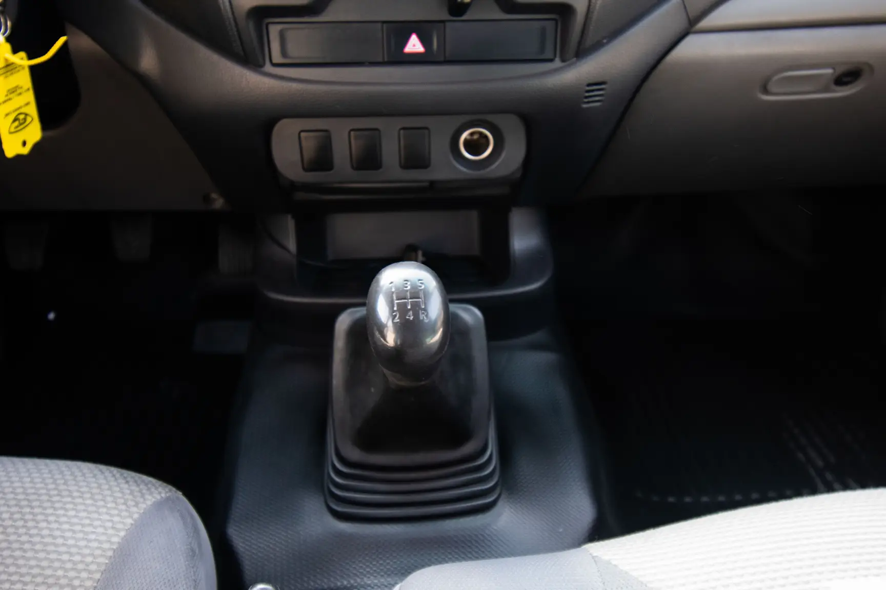 Used 2016 Mitsubishi L200 GL Double Cabin in White – Center Console & Gear Shifter for Sale at First Choice Cars Dubai Sharjah