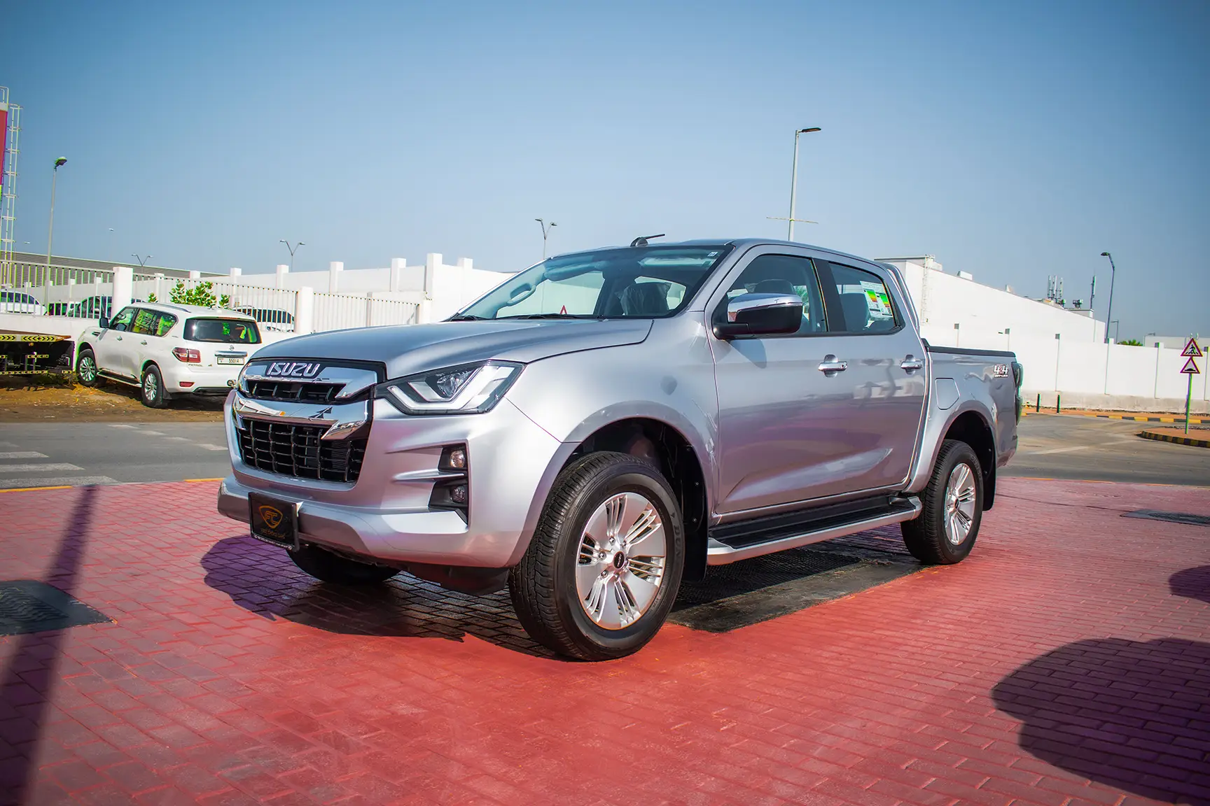 Used 2022 Isuzu D-MAX LS Silver – Left Front Diagonal (45°) View at First Choice Cars Sharjah