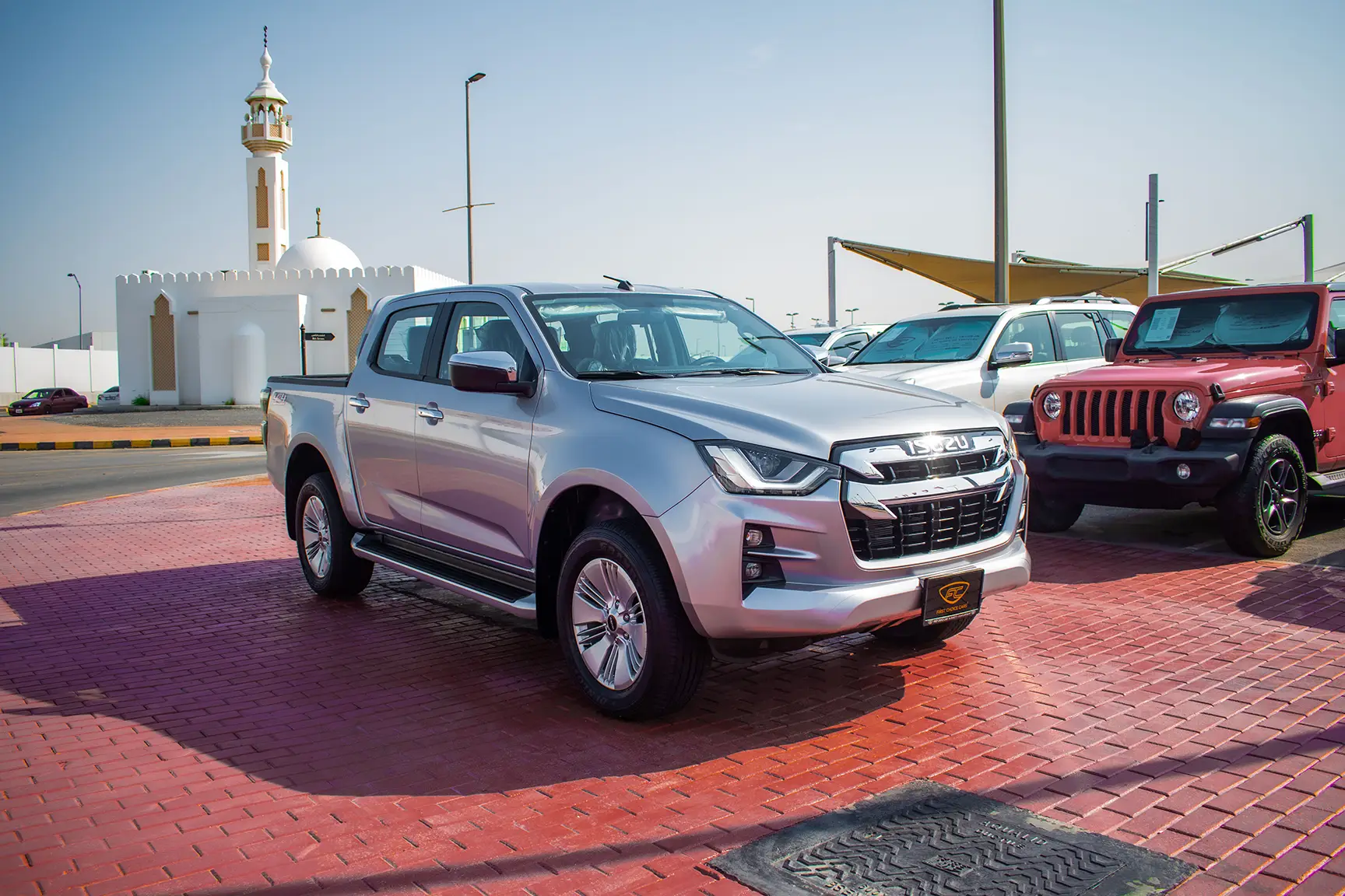Used 2022 Isuzu D-MAX LS Silver – Right Front Diagonal (45°) View at First Choice Cars Sharjah