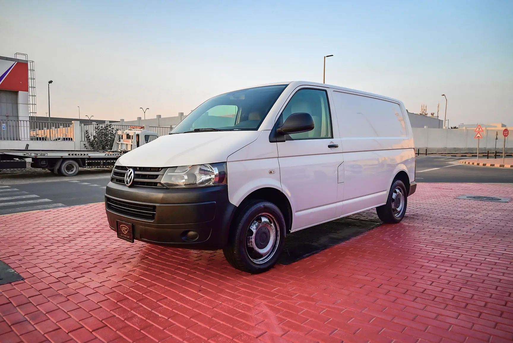 Used 2015 Volkswagen Transporter Standard White – Left Front Diagonal (45°) View at First Choice Cars Sharjah