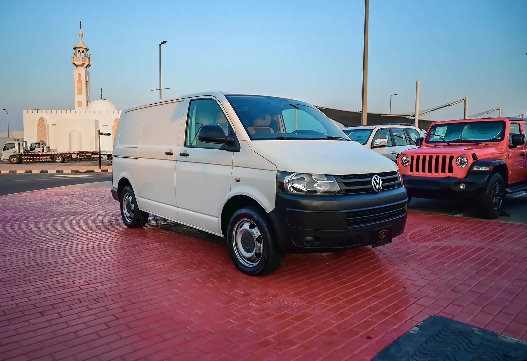 Used 2015 Volkswagen Transporter Standard White – Right Front Diagonal (45°) View at First Choice Cars Sharjah