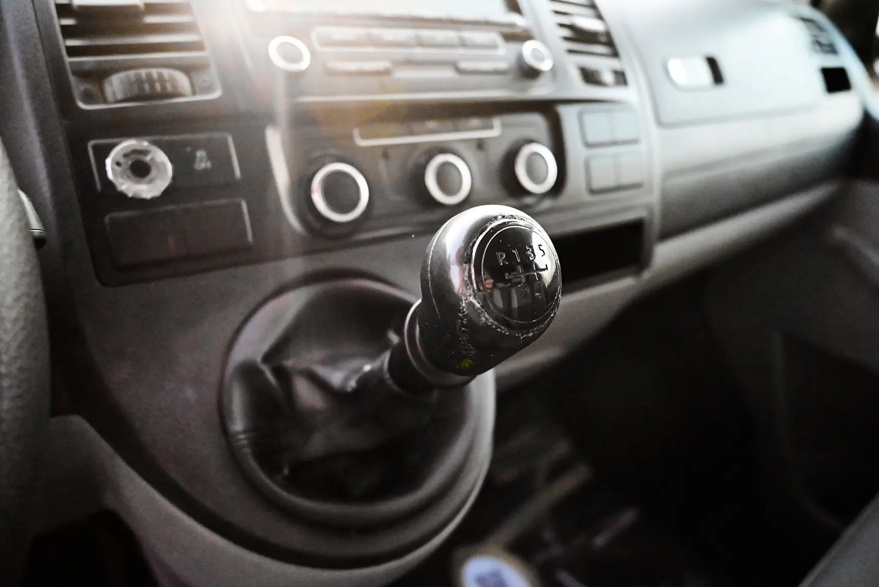 Used 2015 Volkswagen Transporter Standard White – Center Console & Gear Shifter at First Choice Cars Sharjah