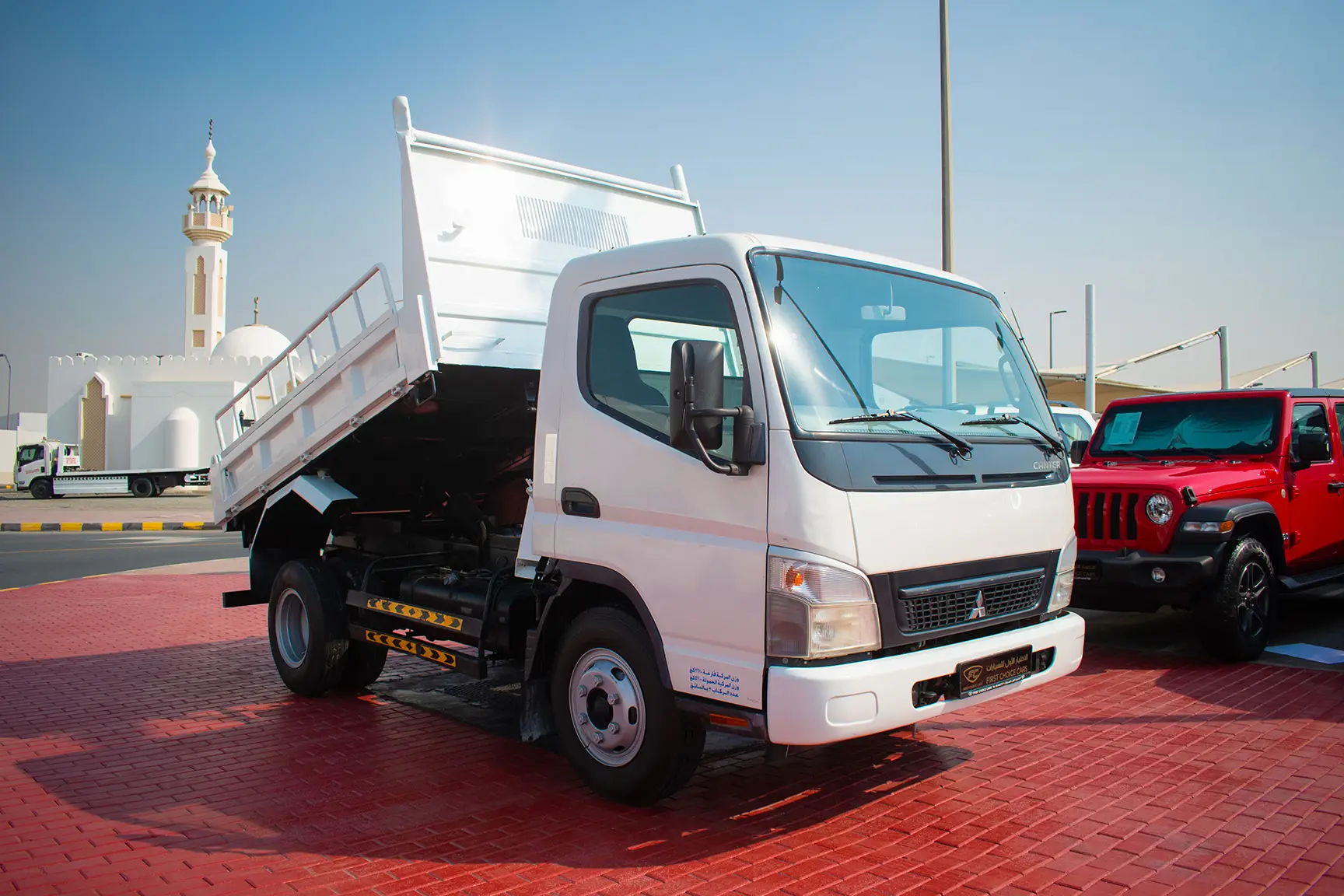 Used 2016 Mitsubishi Canter Tipper in White – Right Front Diagonal (45°) View for Sale at First Choice Cars Dubai Sharjah