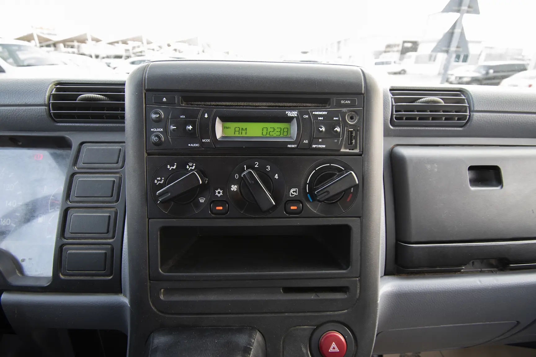 Used 2016 Mitsubishi Canter Tipper White – Infotainment / Touchscreen System at First Choice Cars Sharjah