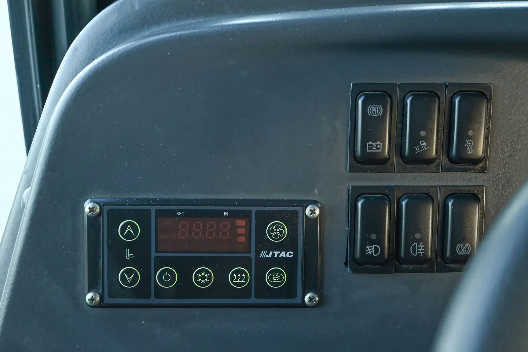 Used 2020 Mitsubishi Fuso Bus 37-Seater White – Infotainment / Touchscreen System at First Choice Cars Sharjah