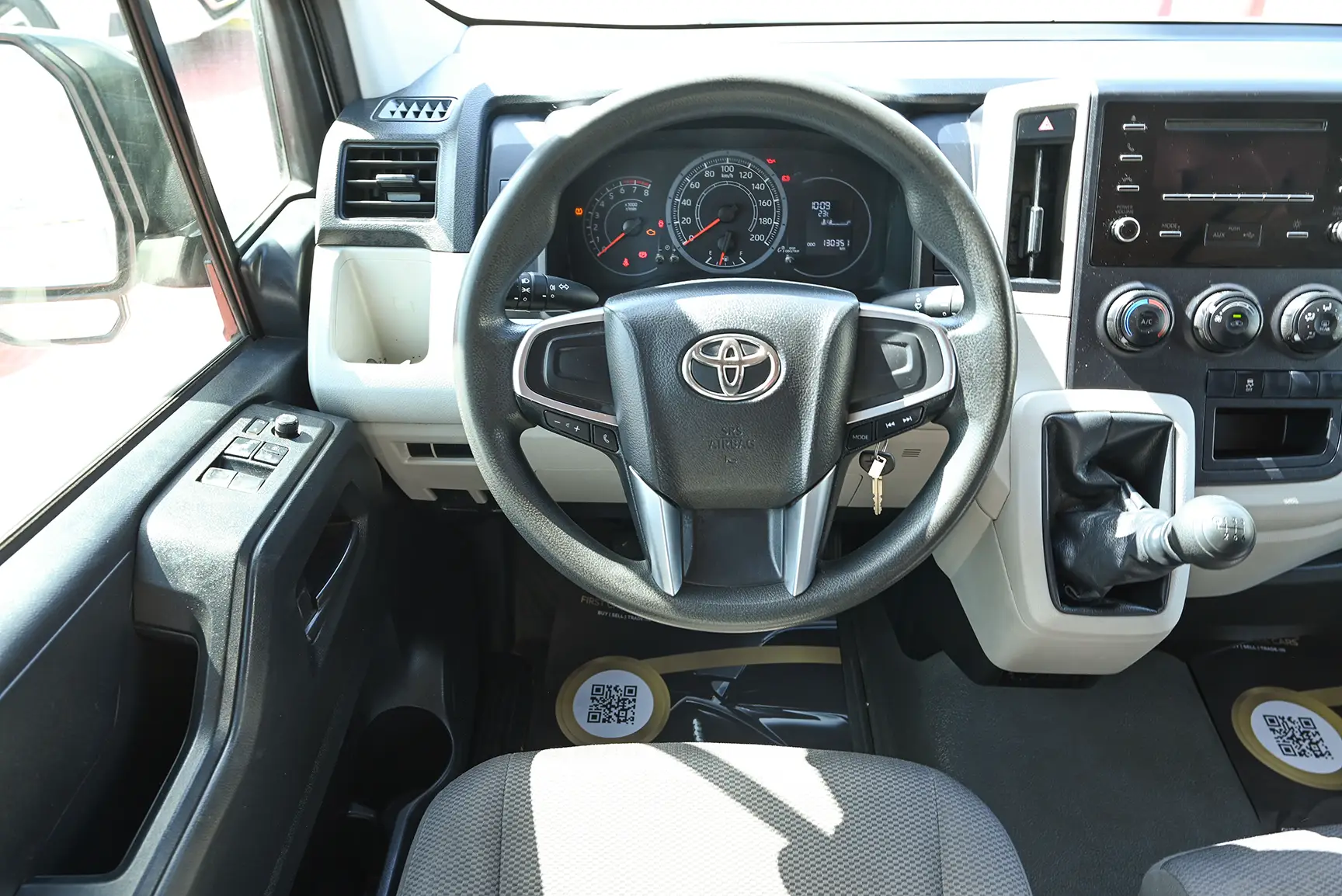 Used 2020 Toyota Hiace GL High Roof White – Steering Wheel & Instrument Cluster at First Choice Cars Sharjah