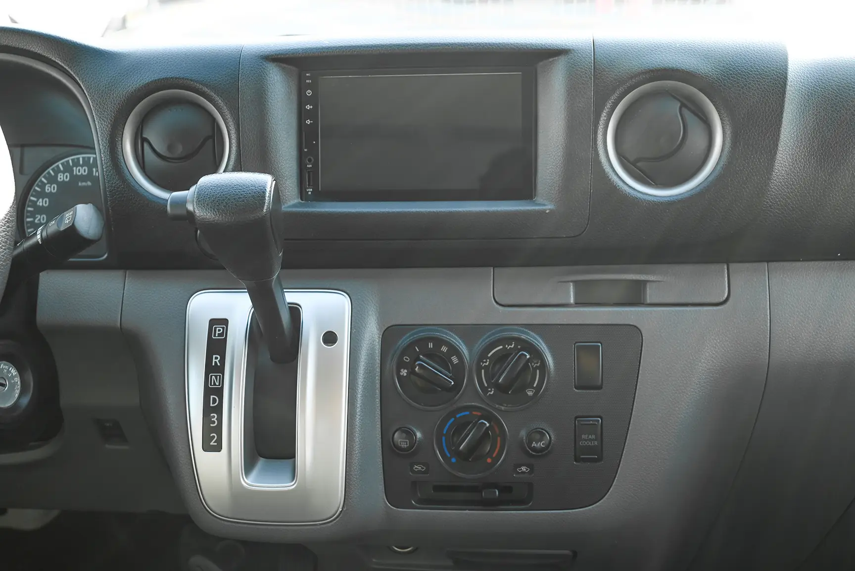 Used 2021 Nissan Urvan High Roof White – Infotainment / Touchscreen System at First Choice Cars Sharjah