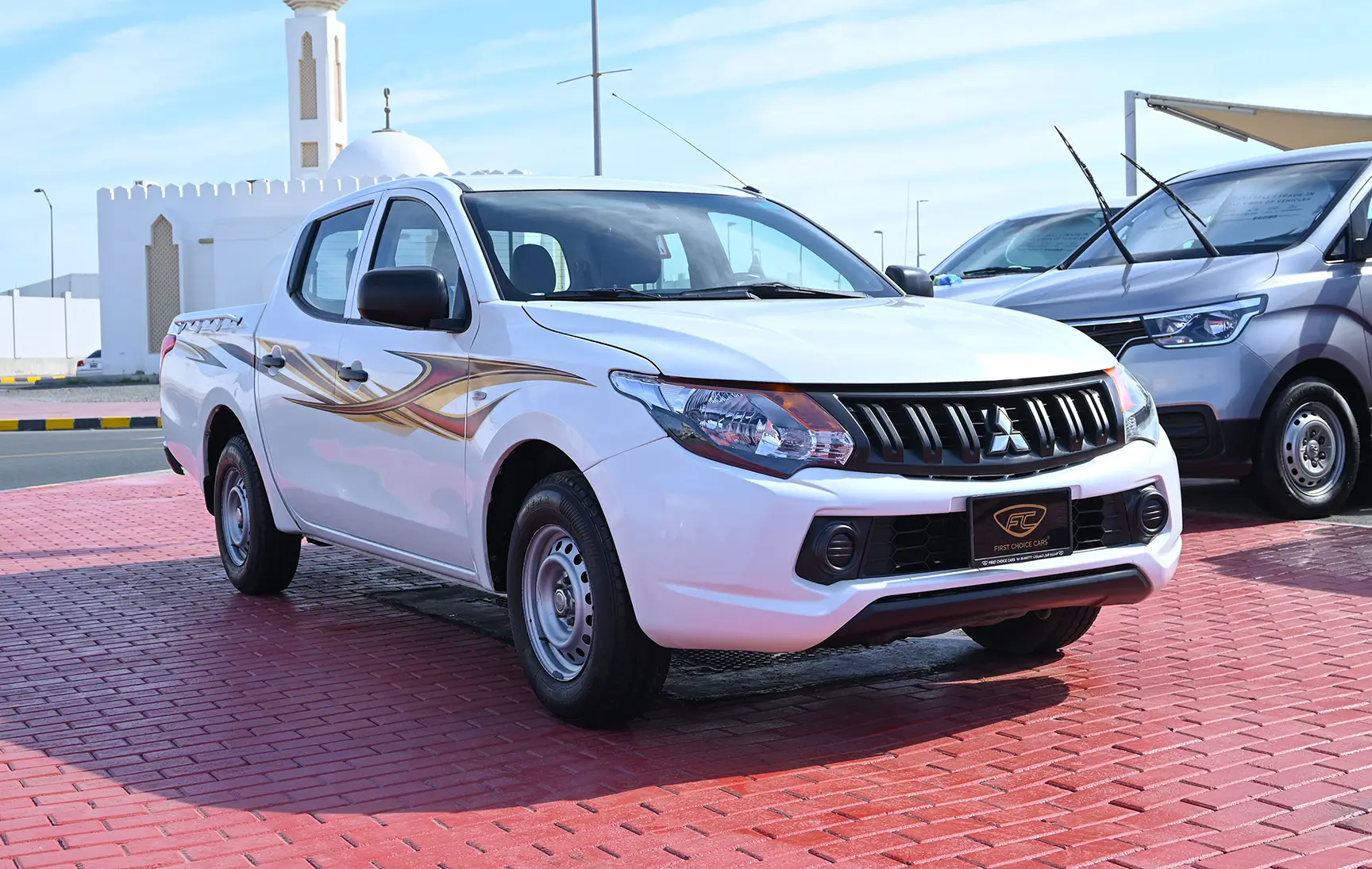 Used 2018 Mitsubishi L200 GL Double Cabin in White – Right Front Diagonal (45°) View for Sale at First Choice Cars Dubai Sharjah