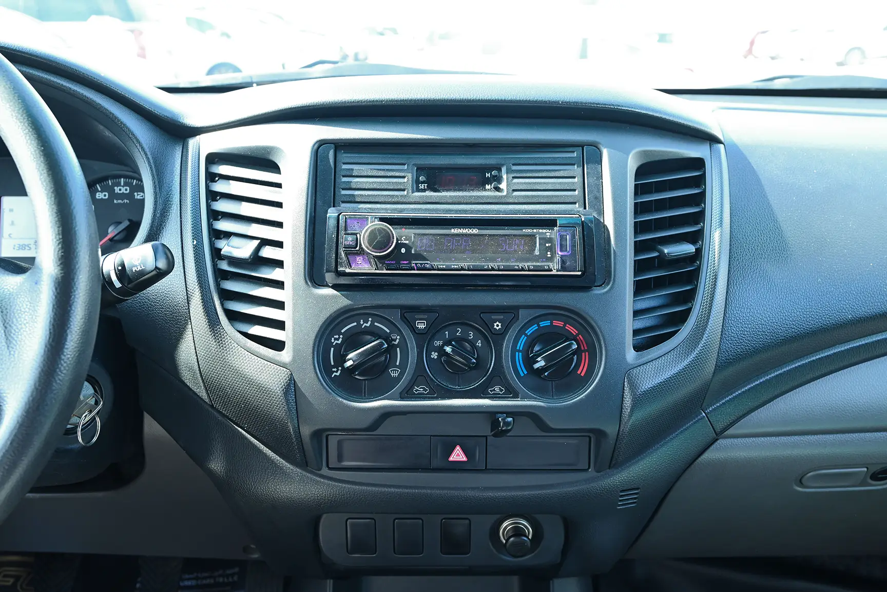 Used 2018 Mitsubishi L200 GL Double Cabin in White – Infotainment / Touchscreen System for Sale at First Choice Cars Dubai Sharjah