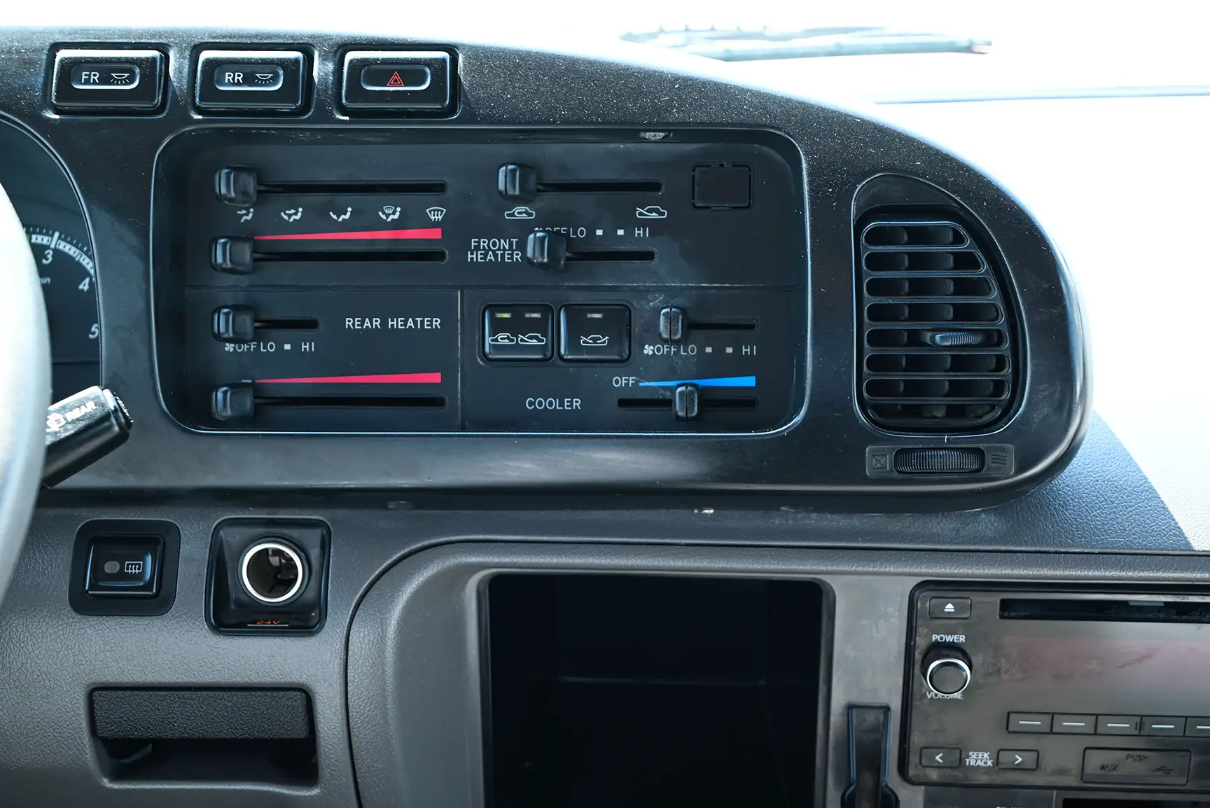 Used 2016 Toyota Coaster Dls Std Roof 30 STR 4.2L Diesel White – Infotainment / Touchscreen System at First Choice Cars Sharjah