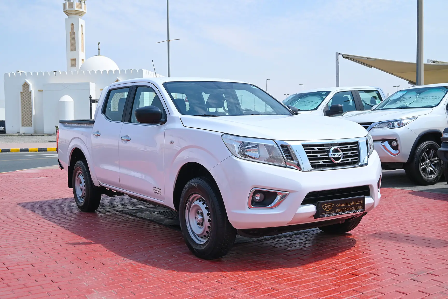 Used 2019 Nissan Navara Csf 2.5L G 2wd At White – Right Front Diagonal (45°) View at First Choice Cars Sharjah
