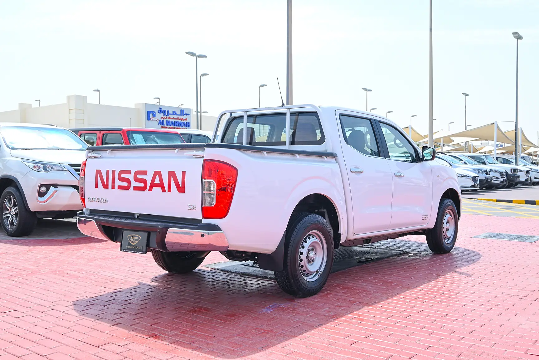 Used 2019 Nissan Navara SE in White – Right Back Diagonal (45°) View