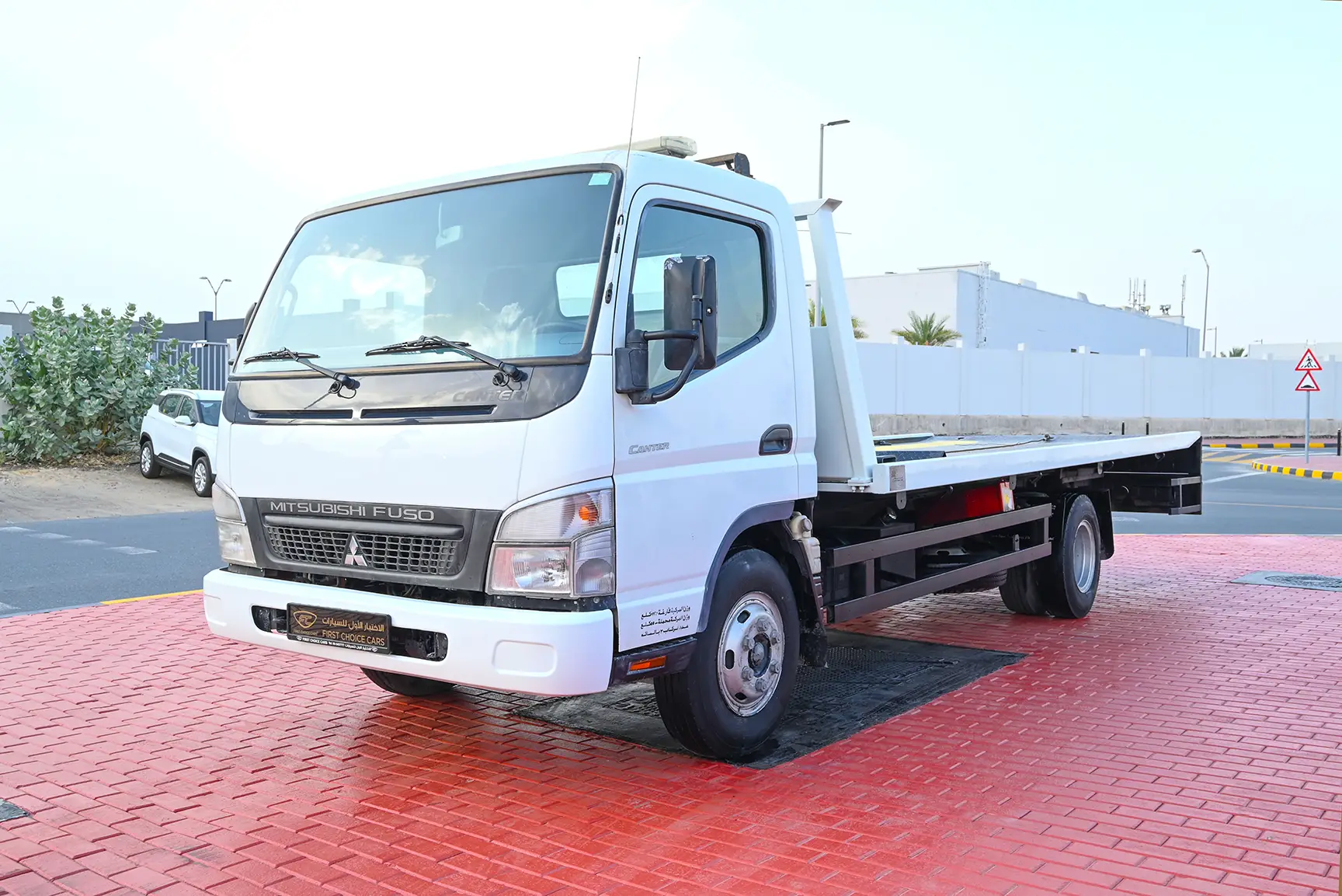 Used 2016 Mitsubishi Canter Recovery in White – Left Front Diagonal (45°) View for Sale at First Choice Cars Dubai Sharjah