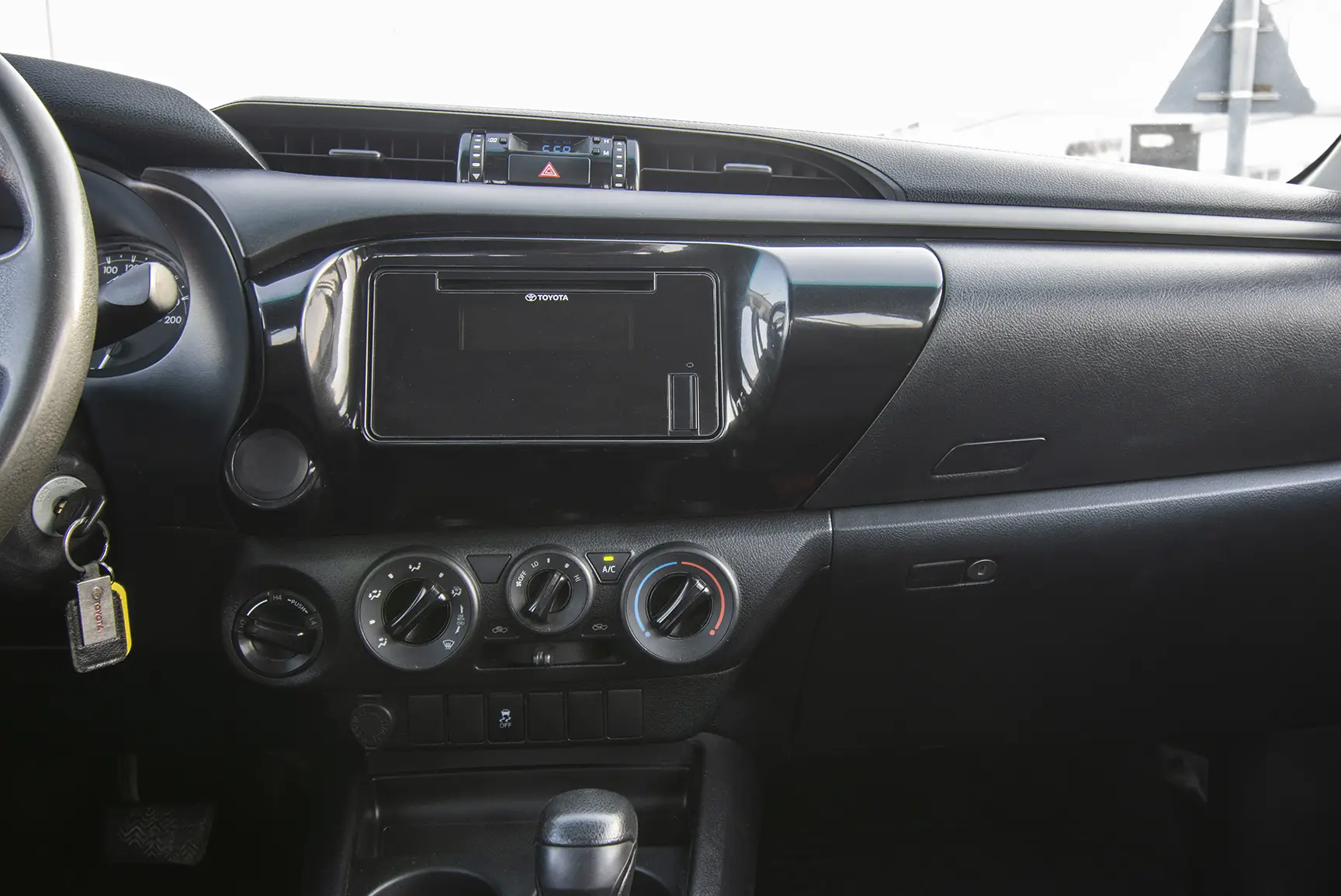 Used 2020 Toyota Hilux GL Double Cabin White – Infotainment / Touchscreen System at First Choice Cars Sharjah