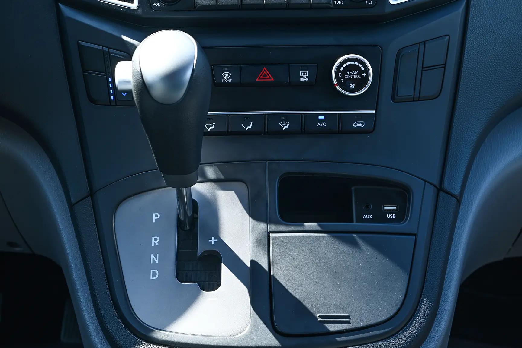 Used 2021 Hyundai H1 12-Seater Wagon Black – Center Console & Gear Shifter at First Choice Cars Sharjah