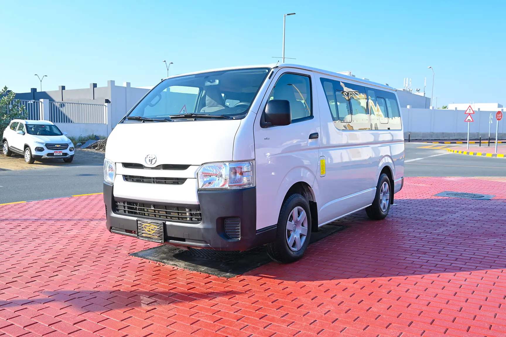 Used 2015 Toyota Hiace GL Standard Roof White – Left Front Diagonal (45°) View at First Choice Cars Sharjah