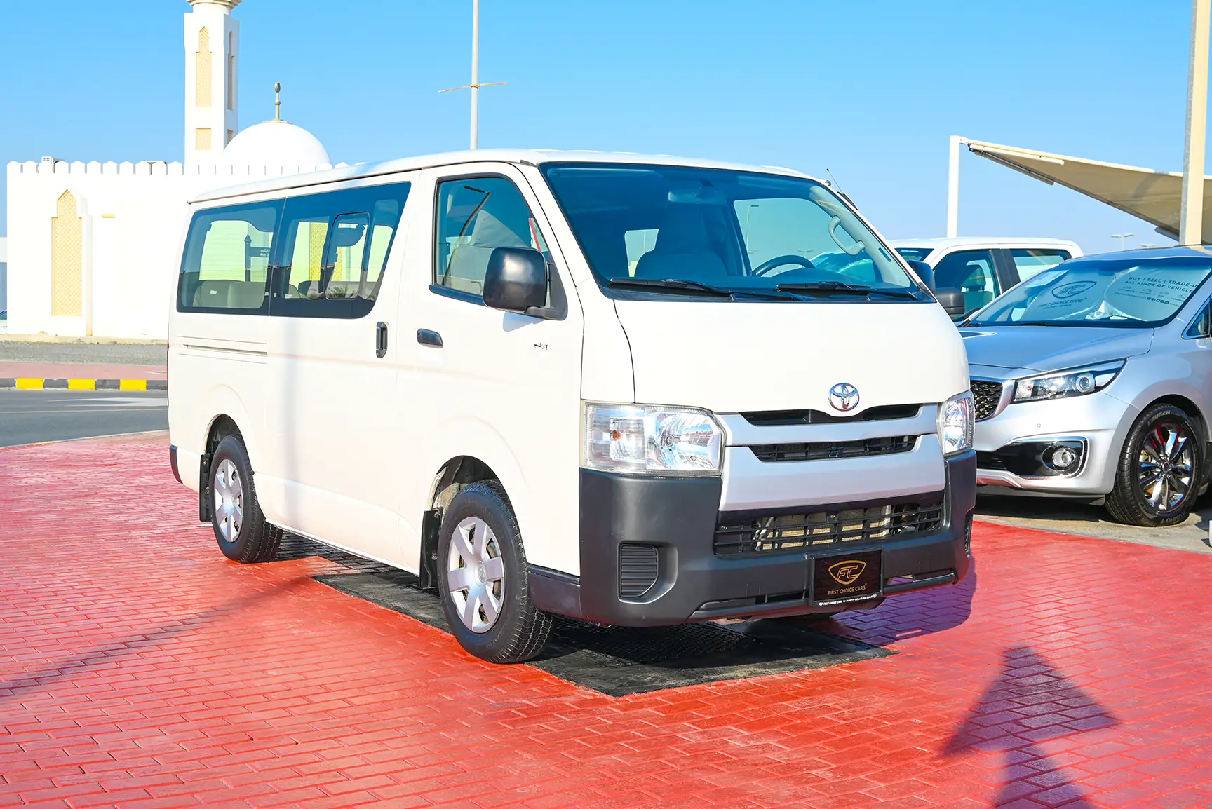 Used 2015 Toyota Hiace GL Standard Roof White – Right Front Diagonal (45°) View at First Choice Cars Sharjah